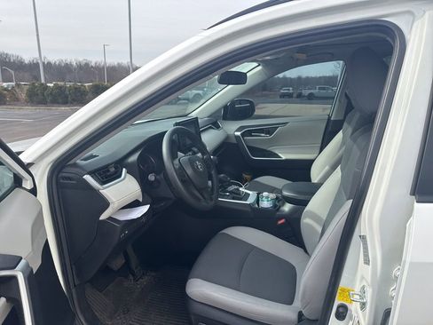 Used 2022 Toyota RAV4 XLE w/ Convenience Package image 7