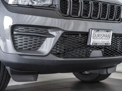 New 2025 Jeep Grand Cherokee 4WD image 13