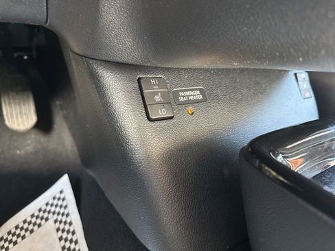 Used 2018 Toyota Prius Prime Premium image 18