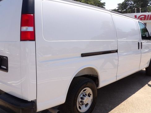 Used 2025 Chevrolet Express 2500 Extended w/ Driver Convenience Package RWD image 3