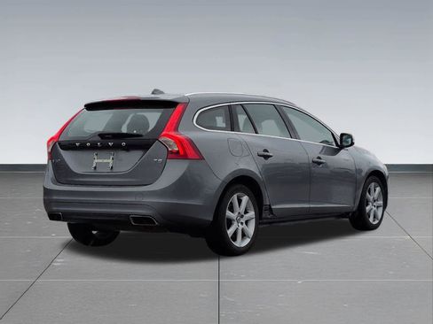 Used 2017 Volvo V60 T5 Premier w/ Convenience Package image 5