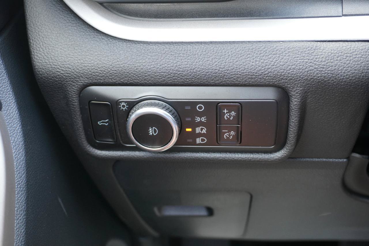 Used 2023 Ford Explorer XLT w/ Equipment Group 202A AWD/4WD image 11