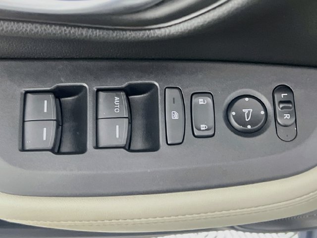 Used 2025 Honda HR-V LX image 12