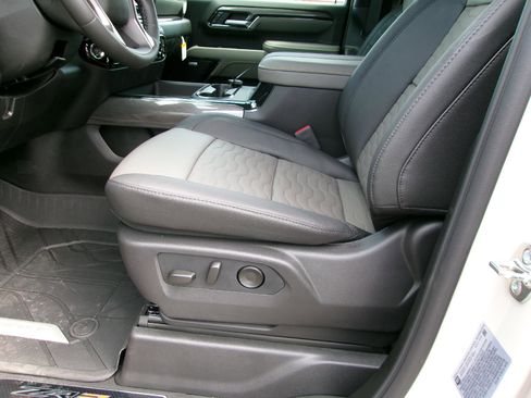 New 2026 Chevrolet Silverado 2500 ZR2 AWD/4WD image 12