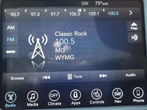 Used 2017 Chrysler 300 C AWD/4WD image 18