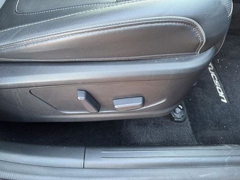 Used 2023 Hyundai Tucson Limited image 11