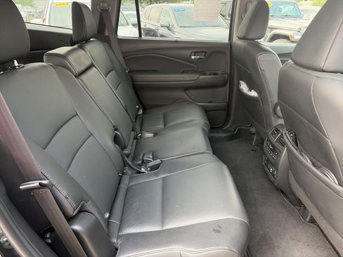 Used 2021 Honda Pilot Touring image 17