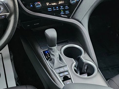 Used 2022 Toyota Camry LE image 14