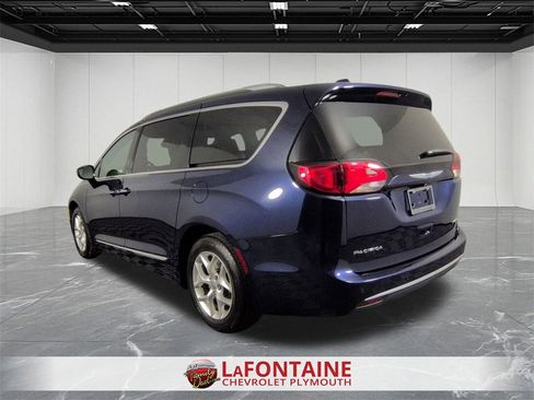 Used 2020 Chrysler Pacifica Limited image 6