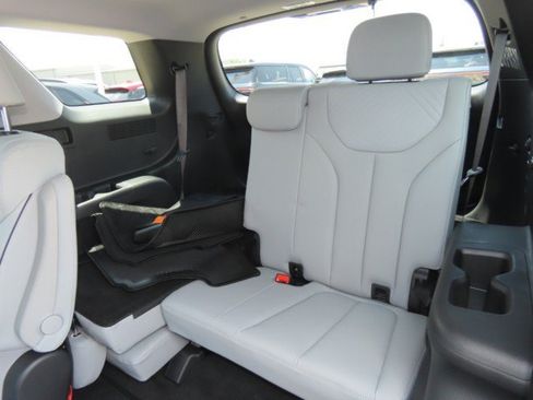 Used 2025 Hyundai Palisade SEL FWD image 19