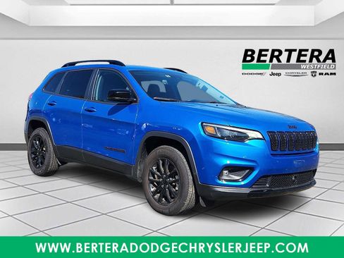 Certified 2023 Jeep Cherokee Altitude Lux image 1