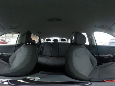 Used 2025 Kia K4 LXS image 43