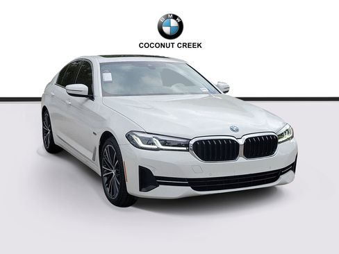 Certified 2023 BMW 530e xDrive w/ Premium Package AWD/4WD image 1