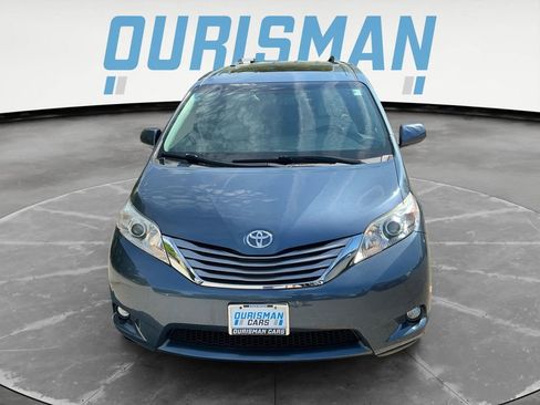 Used 2017 Toyota Sienna XLE Premium FWD image 9