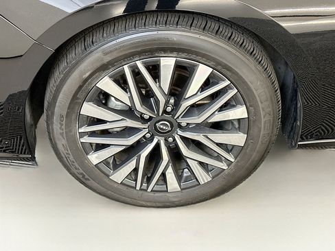Used 2025 Nissan Altima 2.5 SV FWD image 34