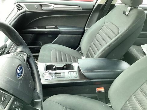 Used 2017 Ford Fusion SE w/ Fusion SE Technology Package image 15