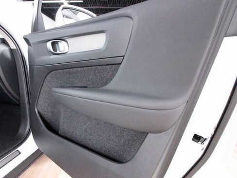 Certified 2025 Volvo XC40 B5 Plus image 25