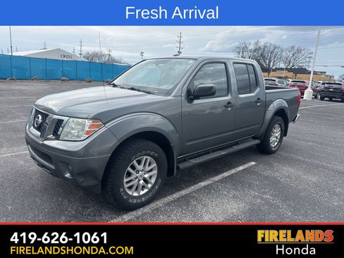 Used 2016 Nissan Frontier SV image 2