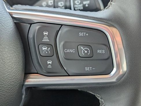 Used 2025 Jeep Wrangler Unlimited Sahara image 23