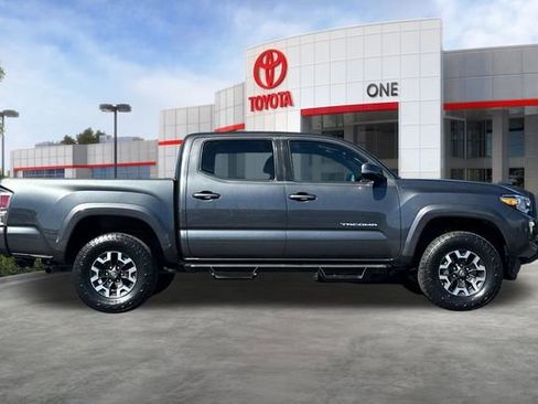 Used 2021 Toyota Tacoma TRD Sport w/ Technology Package image 3