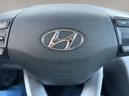Used 2019 Hyundai Elantra SE FWD image 23