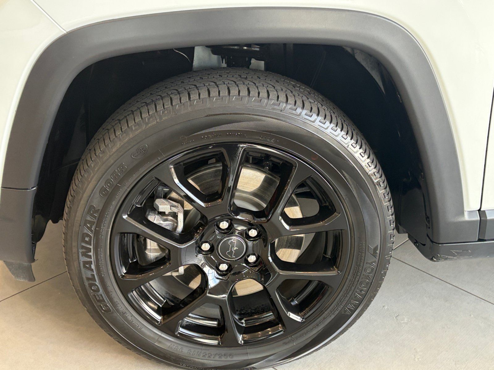 Used 2025 Jeep Compass Latitude w/ Convenience Group AWD/4WD image 11