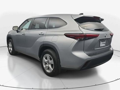 Used 2024 Toyota Highlander LE image 7