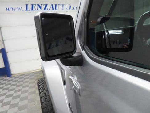 Used 2021 Jeep Gladiator Sport image 59