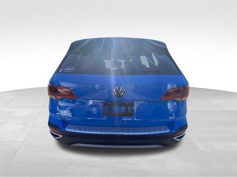 Used 2023 Volkswagen Taos SE w/ Panoramic Sunroof Package FWD image 8