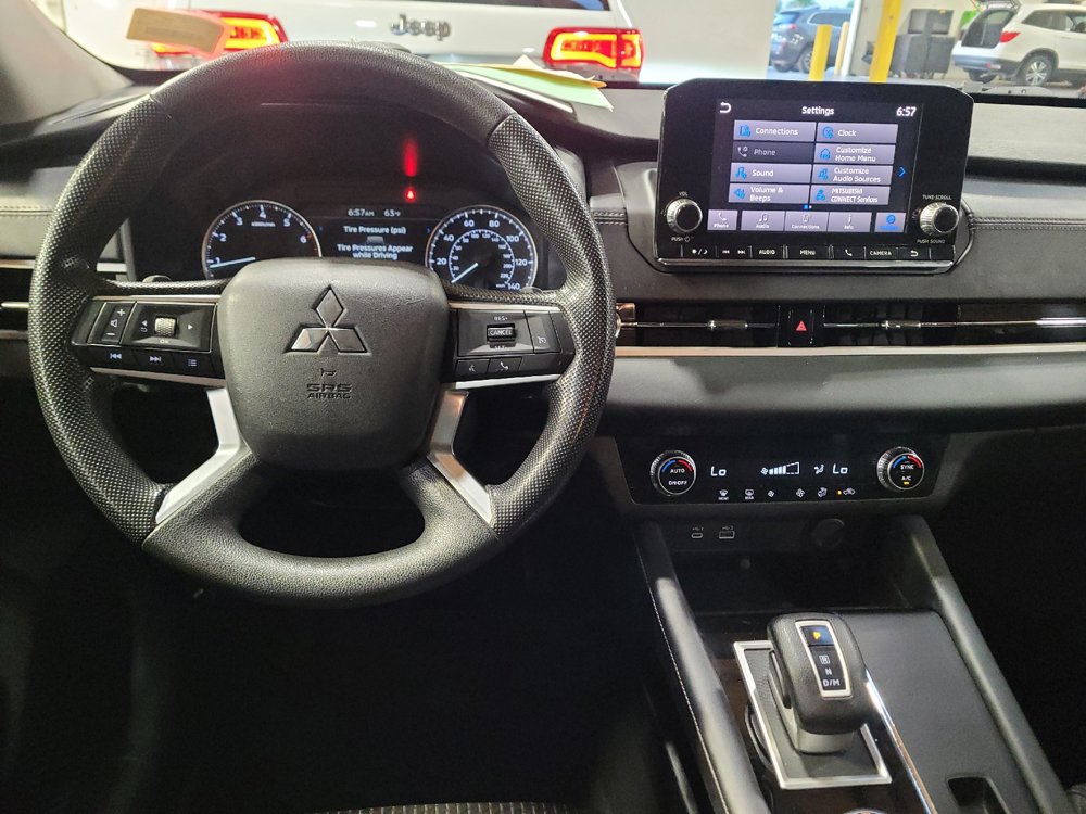Used 2023 Mitsubishi Outlander ES FWD image 22