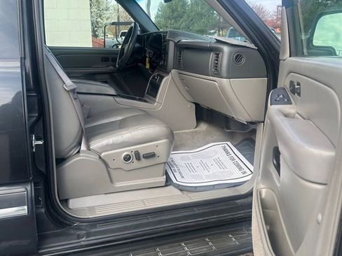 Used 2005 Chevrolet Tahoe LT w/ LT Preferred Equipment Group image 9