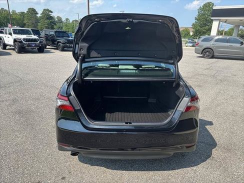 Used 2022 Toyota Camry XLE w/ Cold Weather Package FWD image 22