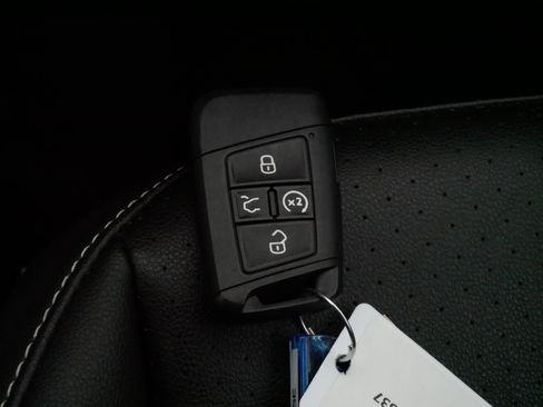 Certified 2023 Volkswagen Tiguan SE image 30