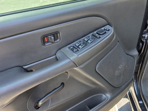 Used 2004 Chevrolet Silverado 2500 LS w/ Skid Plate Package image 13