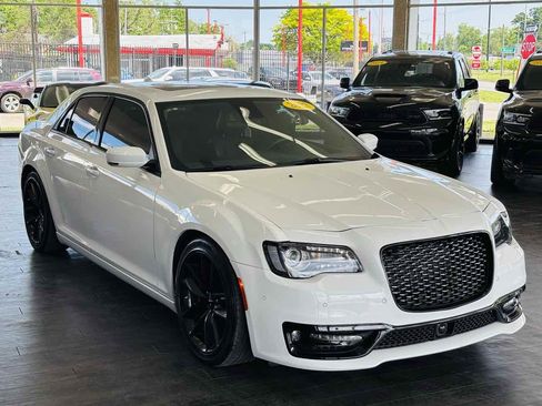 Used 2023 Chrysler 300 C RWD image 1