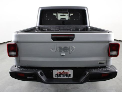 Used 2023 Jeep Gladiator Overland image 10