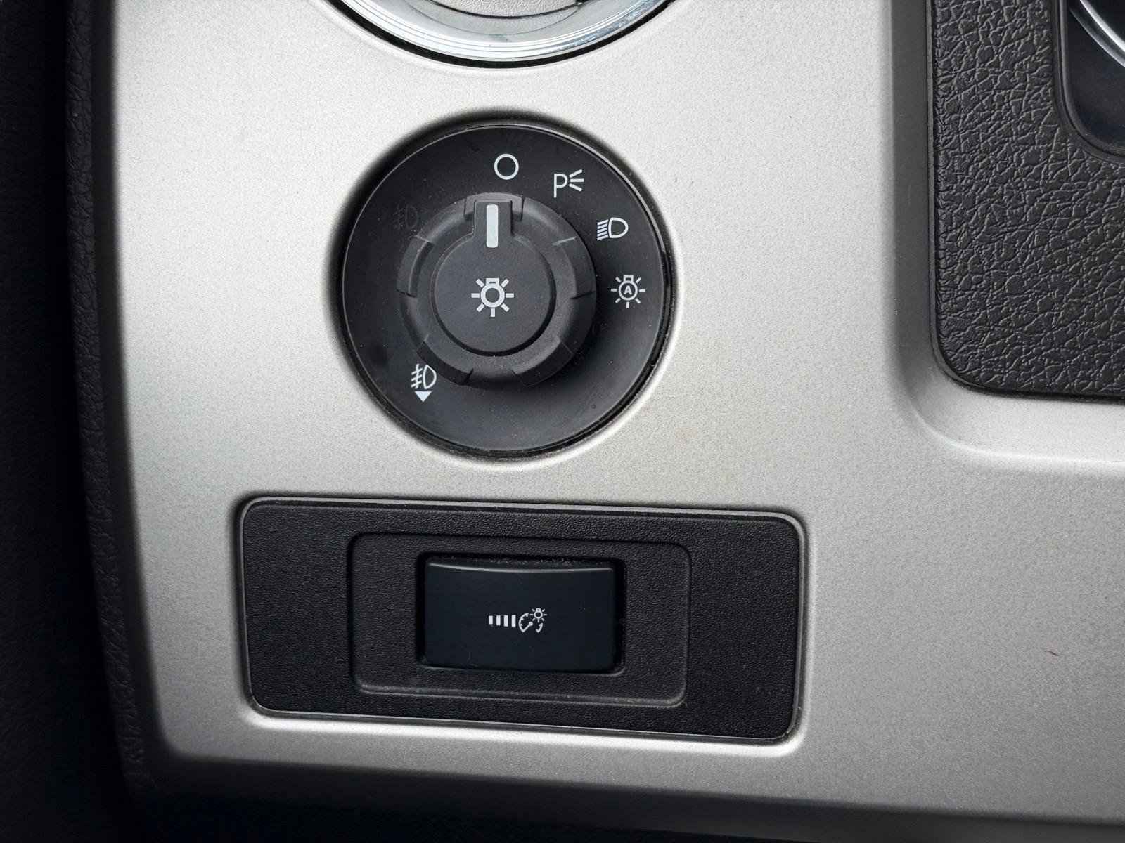 Used 2014 Ford F150 FX4 w/ Equipment Group 402A Luxury AWD/4WD image 16