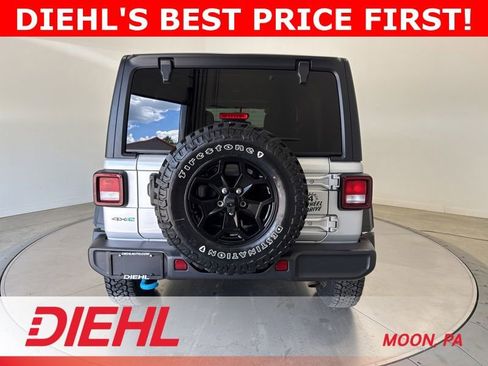 Used 2023 Jeep Wrangler Unlimited w/ Cold Weather Group AWD/4WD image 6