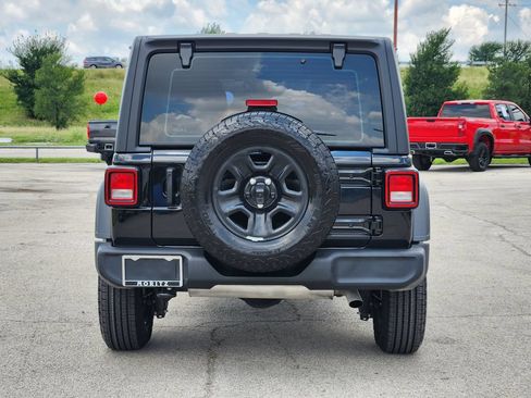 Used 2025 Jeep Wrangler Unlimited Sport AWD/4WD image 6