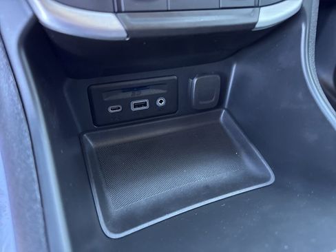 Used 2023 GMC Terrain SLT image 29