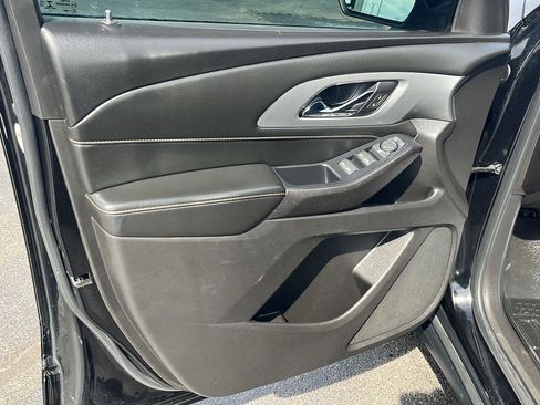 Used 2021 Chevrolet Traverse LS image 18