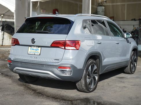 Used 2024 Volkswagen Taos SE image 3