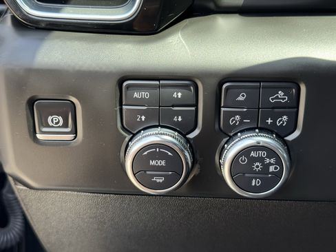 Used 2025 GMC Sierra 2500 Denali Ultimate AWD/4WD image 25