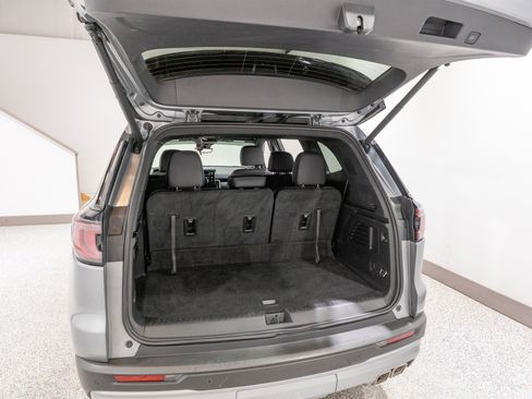 Used 2026 GMC Acadia Elevation w/ Elevation Premium Package FWD image 34
