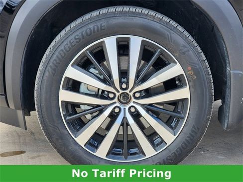 Certified 2025 Nissan Pathfinder Platinum image 10