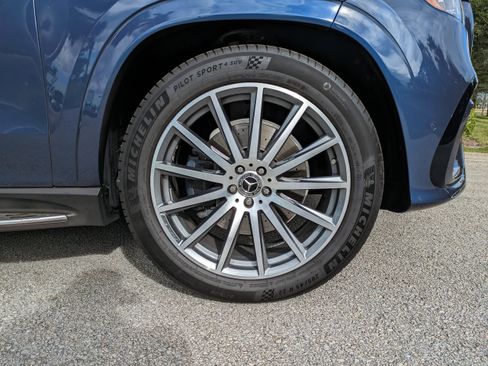 Used 2024 Mercedes-Benz GLS 580 4MATIC image 10