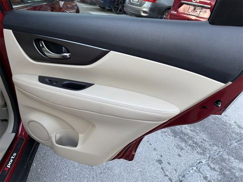 Used 2015 Nissan Rogue S image 27