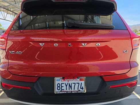 Used 2019 Volvo XC40 T4 Momentum FWD image 33