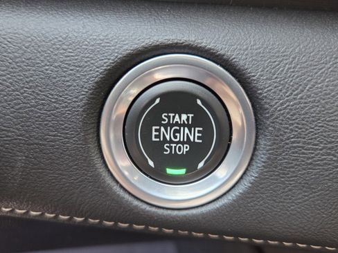 Used 2021 Cadillac Escalade Premium Luxury RWD image 33