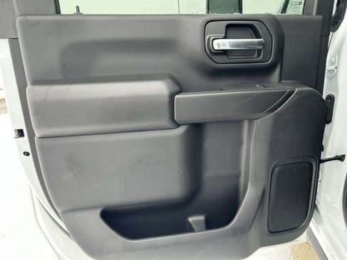 Used 2025 Chevrolet Silverado 2500 Custom w/ Custom Value Package image 11